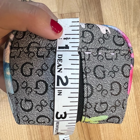 GUESS Cosmetic bag - Picture 8 of 9